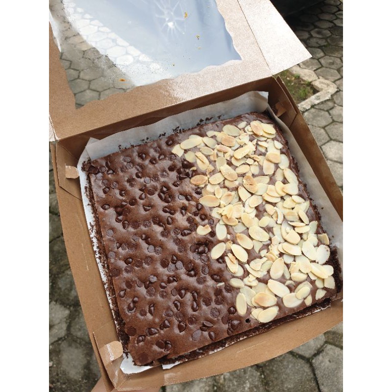 

Brownies Panggang Choco Almond