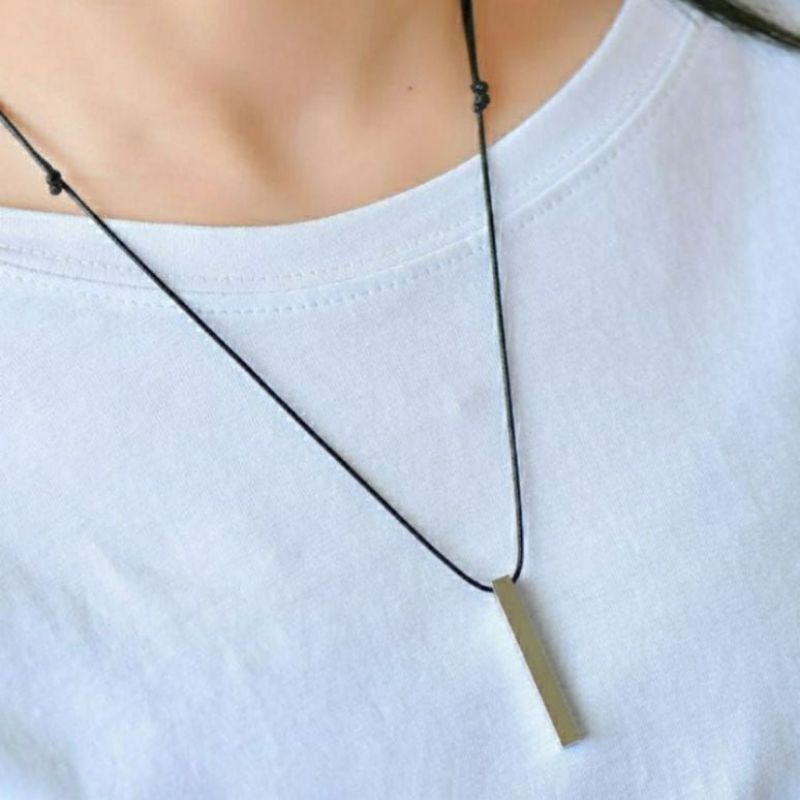 KALUNG TALI HITAM LIONTIN BALOK TITANIUM PRIA/WANITA