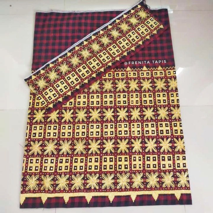 [BISA COD] Sarung Tapis Sulam Asli Lampung Mama Motif Kotak Bintang Besar