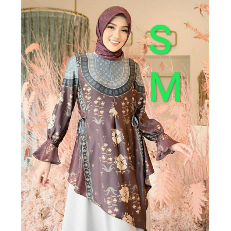 Rafflesia Blouse WearingKlamby