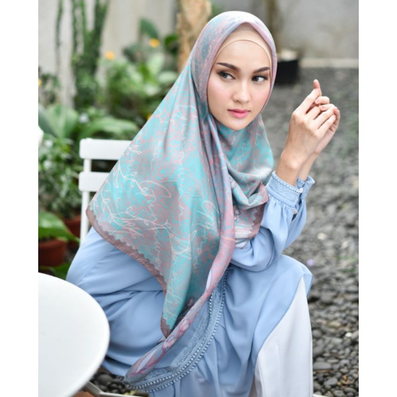 LILY FLOWER TURQUISE SCARF MANDJHA IVAN GUNAWAN