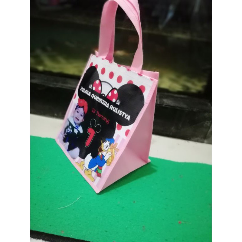 

Tas souvenir ultah, pernikahan, lahiran baby dll muat kotak KFC plus snacknya