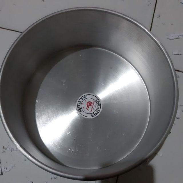 Kiwi Loyang Bulat Pressed Diameter 22 Cm Tinggi 9 Cm – Silver