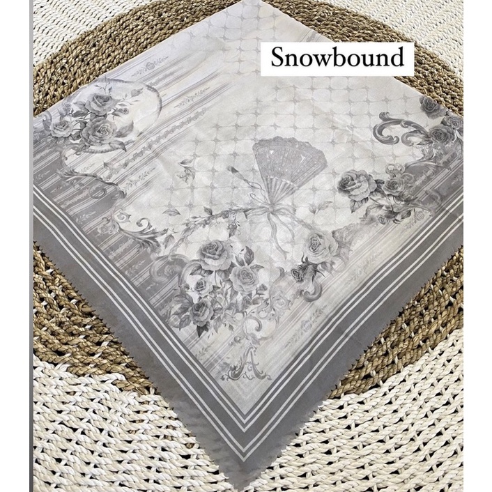 Monalisa Scarf by_Ayu Dyah Andari