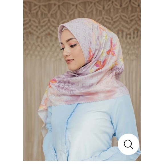 lolly scarf wearing klamby