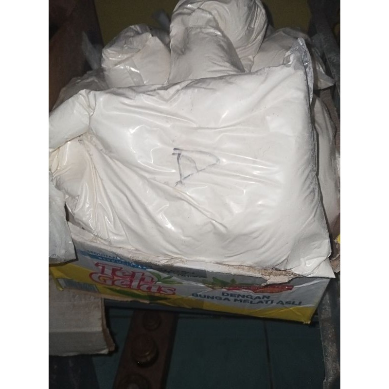 

terigu segitiga curah (500g)