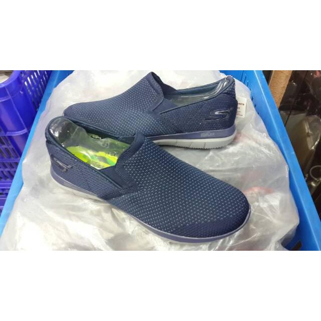 SKECHERS GOFLEX MANUVER RESTOCK