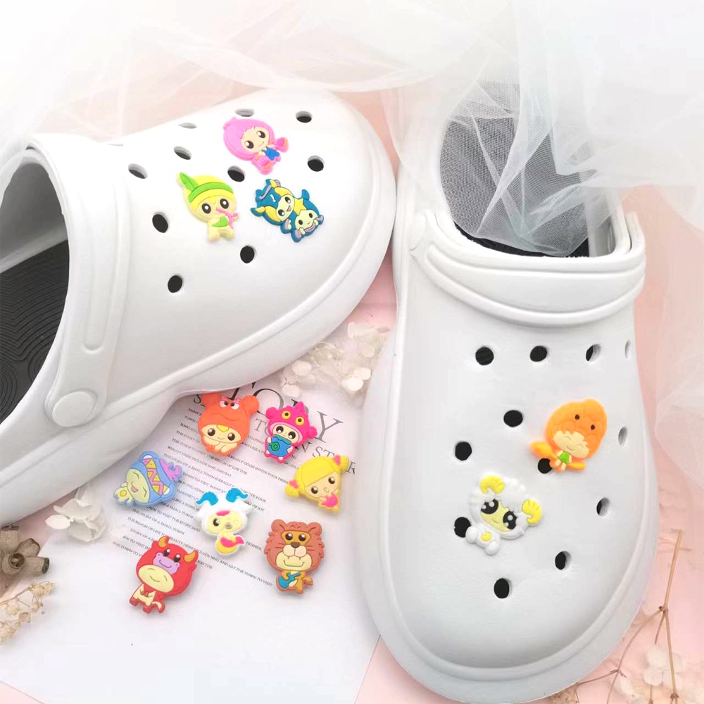 12pcs / set Charms Crocs 12 Rasi Bintang Bahan PVC Untuk Dekorasi Sepatu