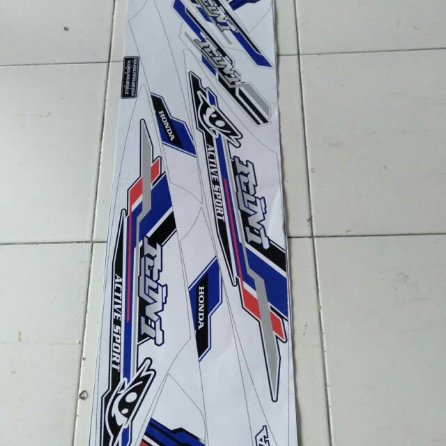 STIKER MOTOR /STRIPING VARIASI MOTOR HONDA BEAT KARBU PUTIH