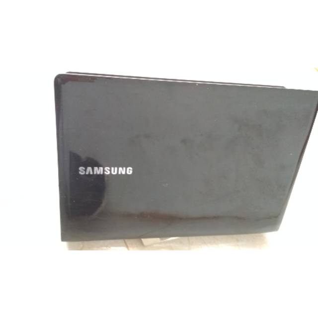 Casing frame bagian lcd laptop samsung np300e4v np300 np 300