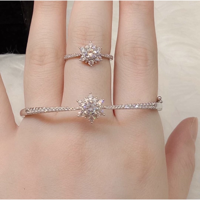 Set Perhiasan Cincin dan Gelang Titanium Flower Replika Berlian