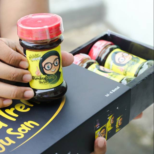 

Bumbu Ireng Yusan Oroginal kemasan Eksklusif 1 box ( 6 btl)