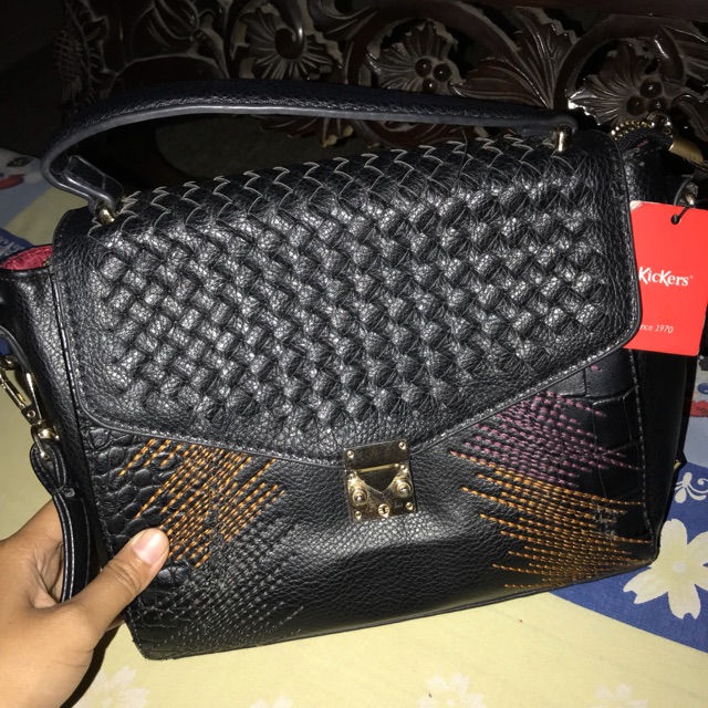 Tas Sling Bag Kickers