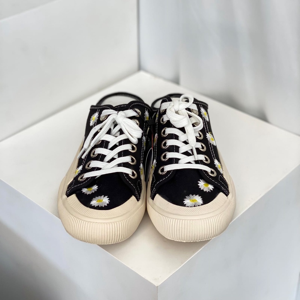 Sneakers Wanita Zara