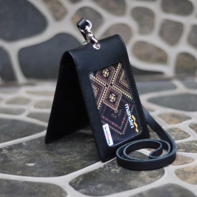 

Id Card Holder Kulit Asli Tali Gantungan Name Tag Genuine Leather - Hitam