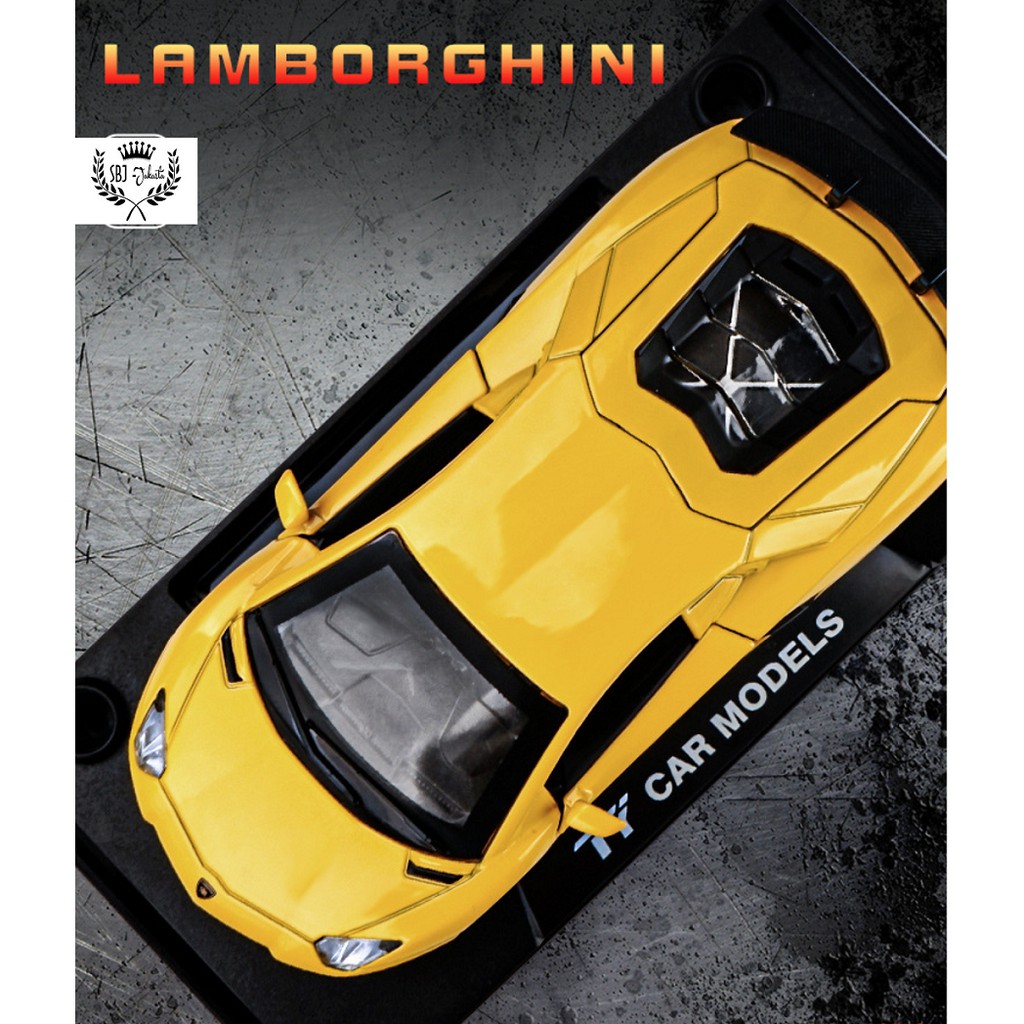 Diecast miniatur mobil Lamborghini LP740 Metal Series Skala 1:32 dengan tatakan