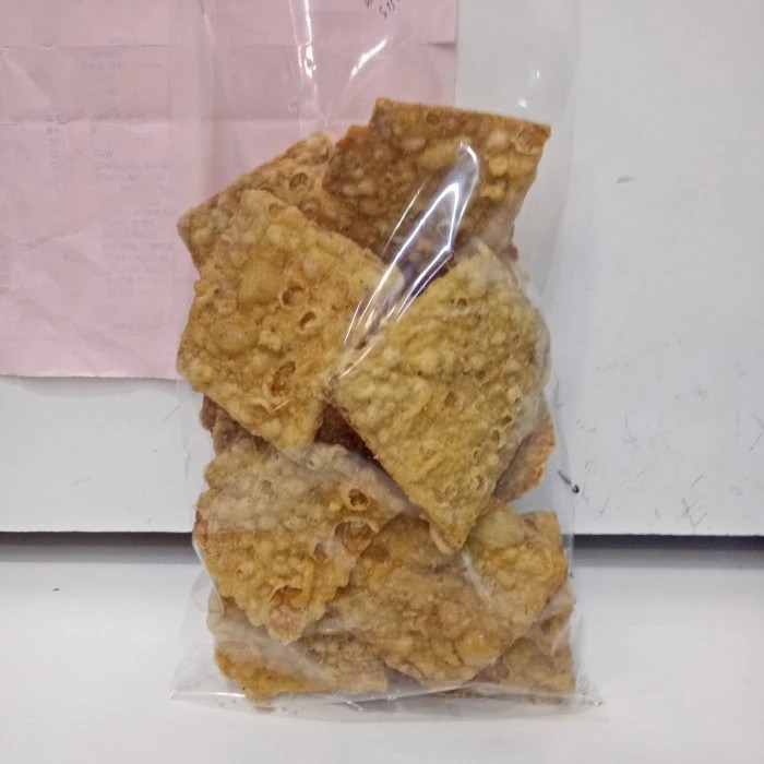 

RB22 KERIPIK TEMPE MANIS /TEMPE SARI MANIS KHAS BANDUNG FAVORIT 250Gr