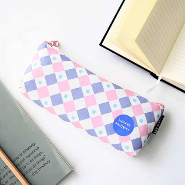 

Tempat Pensil Pencil Case Geometry Square