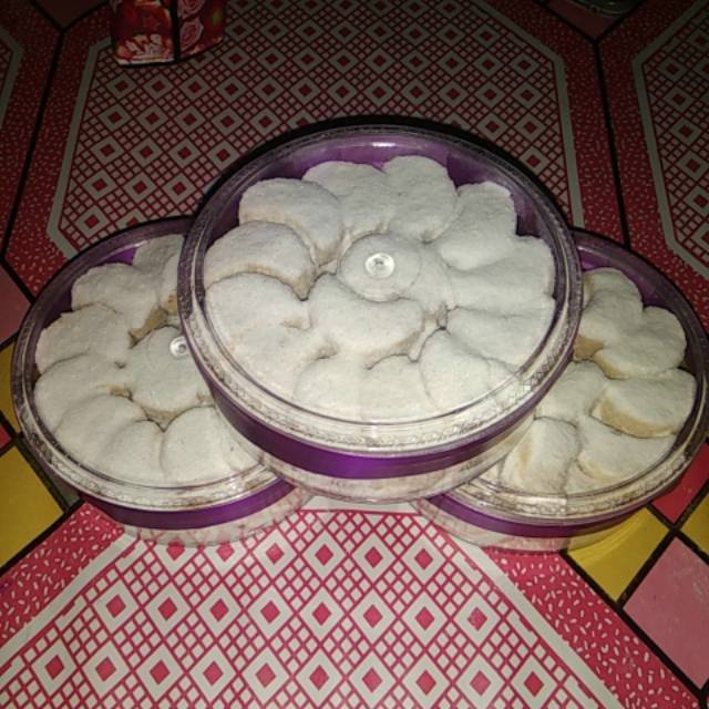 

Kue putri salju