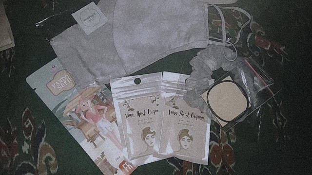 Masker Tie-dye 2 Lapis Terjangkau Murah Keren