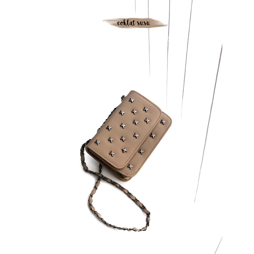 Slingbag Stud Silang - Tas Selempang Wanita