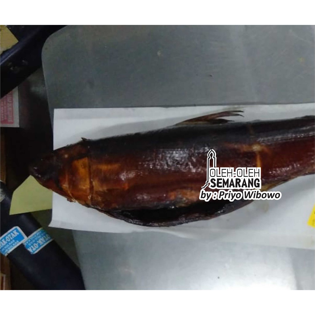 

Bandeng Asap Elrina Khas Semarang Duri Keras