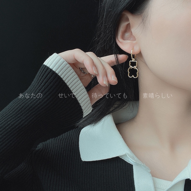 Tahun Baru personalized anting-anting anting-anting elegan sederhana imut hollow beruang kecil liont