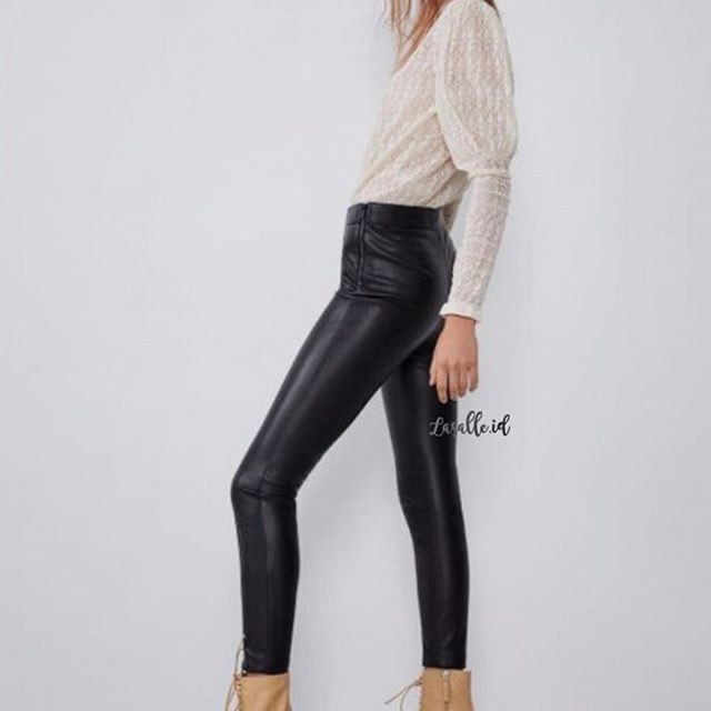 LEATHER PANTS