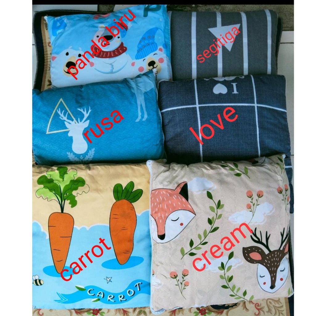 Bantal selimut karakter lucu