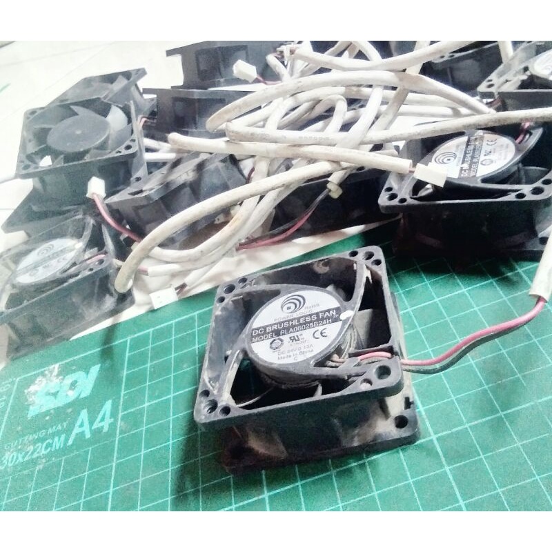 KIPAS FAN DC BRUSHLESS  24V 0,13A 6CM TEBAL 2,5CM