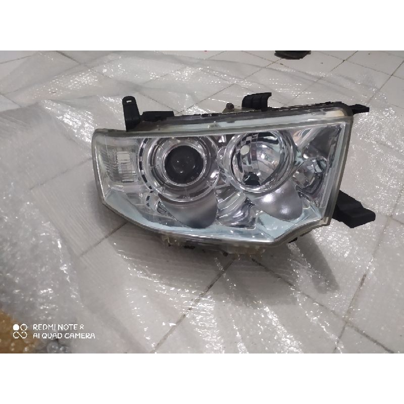 Headlamp Lampu depan Mitsubishi Pajero Dakar 2012-2015