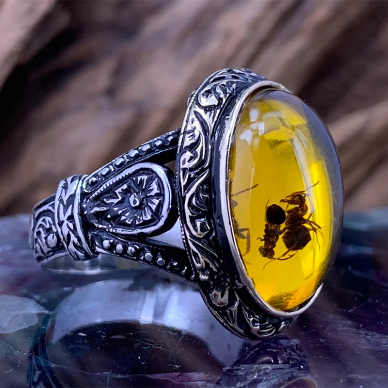 Cincin Bahan Stainless Warna Kuning Aksen Zircon Gaya Vintage Untuk Pria