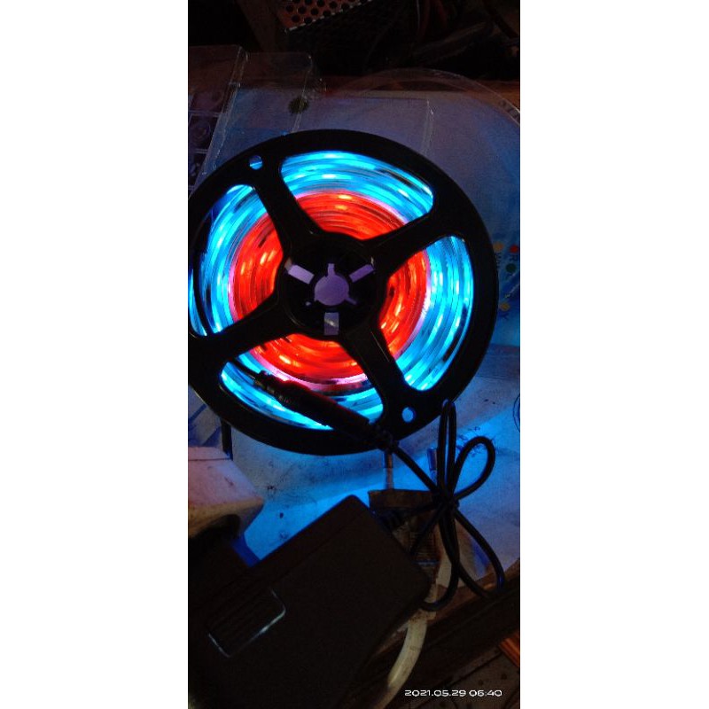 LAMPU STRIP RGB 5050 WARNA WARNI RUNNING NYALA OTOMATIS SET + ADAPTOR LED plafon Trafel/bis