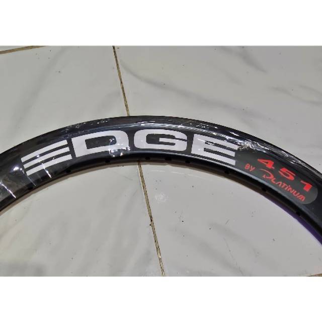 Rims 20/451 32 hole merk EDGE warna hitam