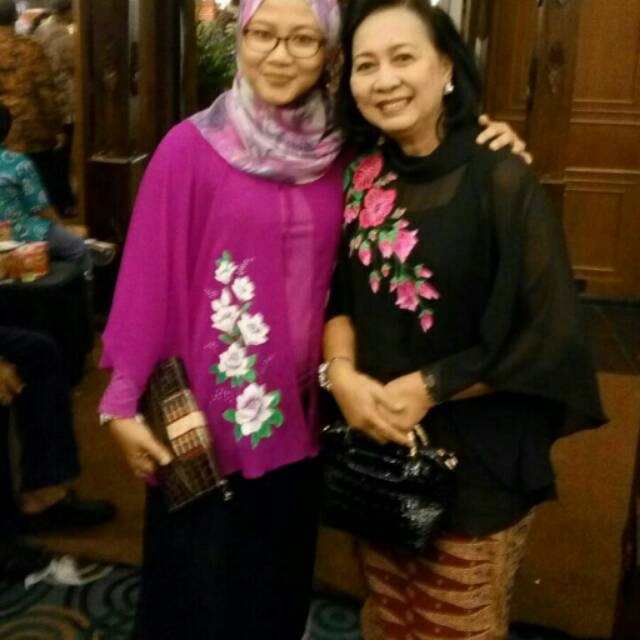 

Blouse LUKIS. Handmade
