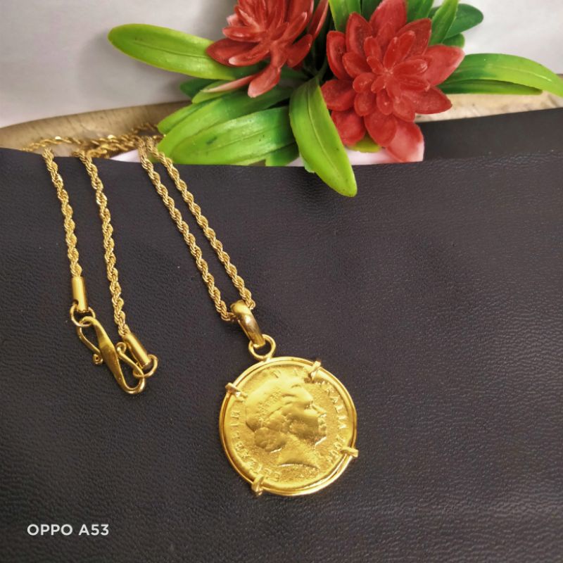 Kalung titanium liontin koin motif liontin emas