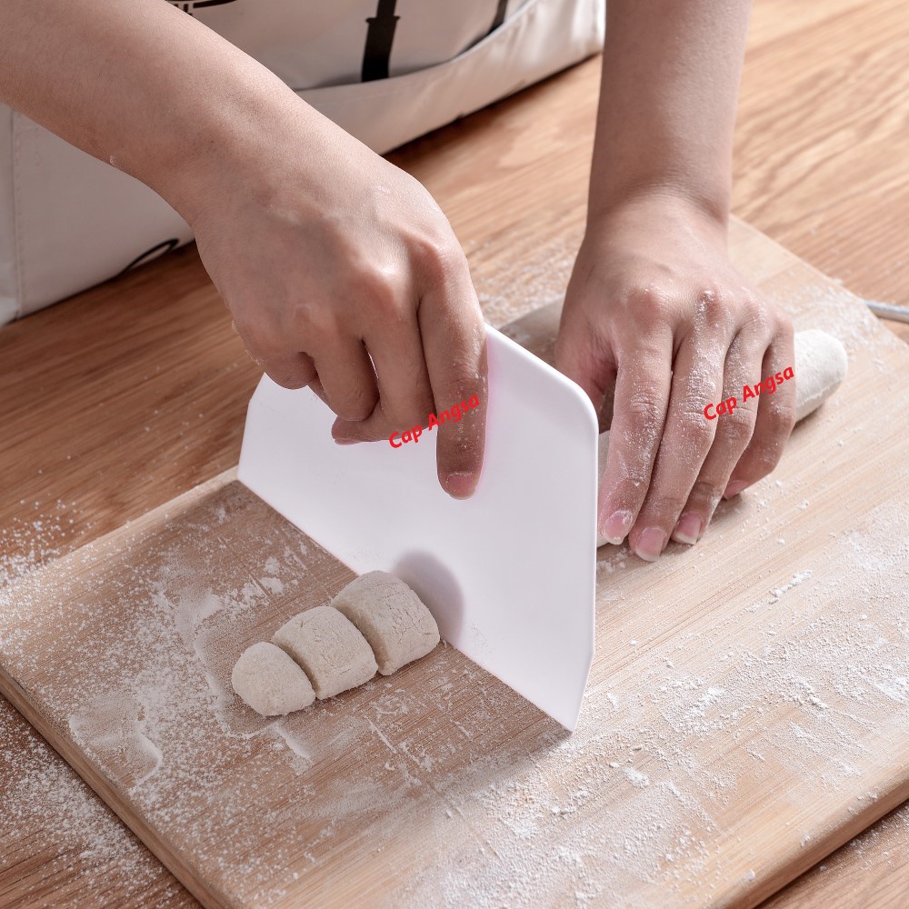 SCRAPPER SCRAPER PLASTIK PLASTIC TRAPEZIUM PEMOTONG PERATA SPATULA ADONAN BESAR KECIL KUE DOUGH VARIATY SHAPE AND SIZE S XS M