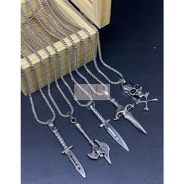 Kalung Titanium Liontin Senjata Kalung Pria Macho Keren Kalung Anti Karat Stainless Steel