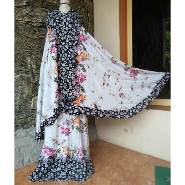 Mukena batik encim putih