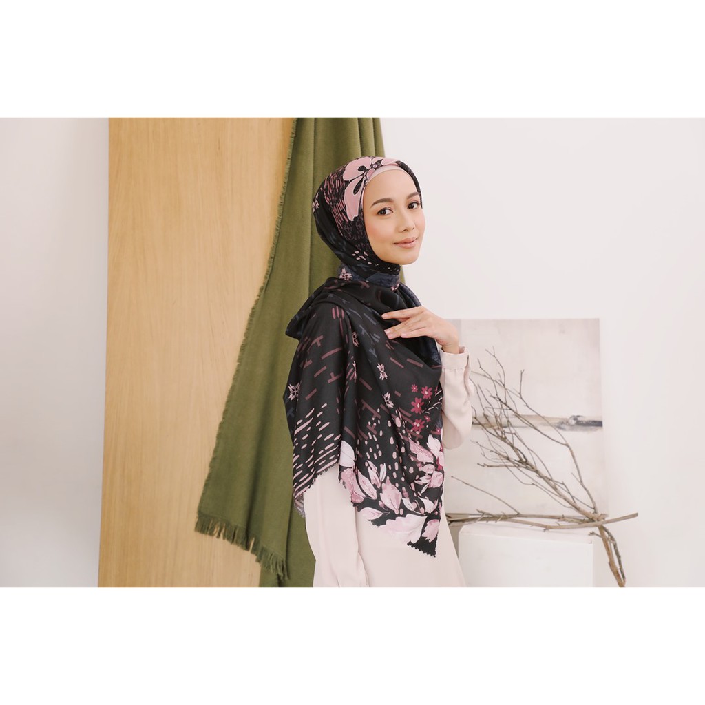 IZZATI BLACK | THE NOVELLA SCARF (Superfine Voal Hijab Premium)