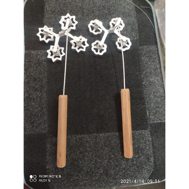 Cetakan kembang goyang mini