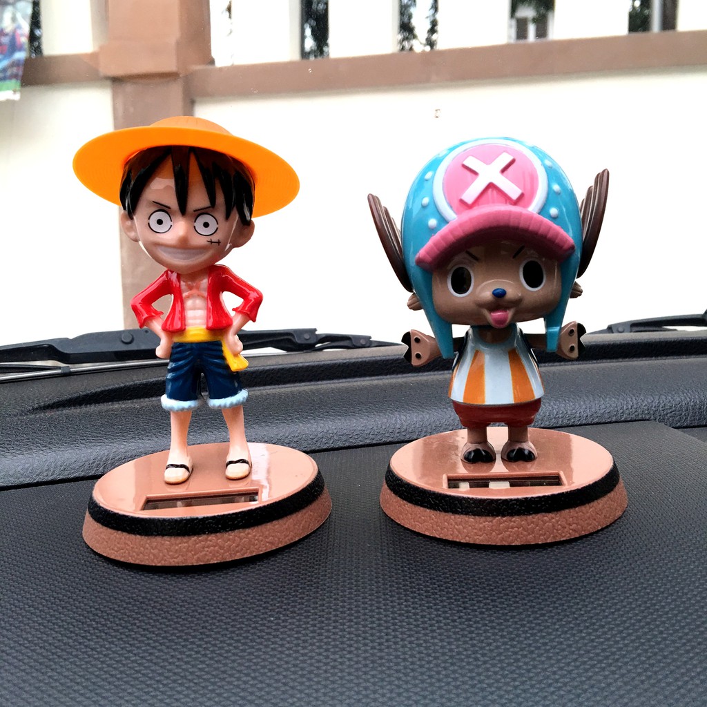 Pajangan Figure Miniatur Goyang Kepala Mobil Solar Power One Piece Lufy Choper