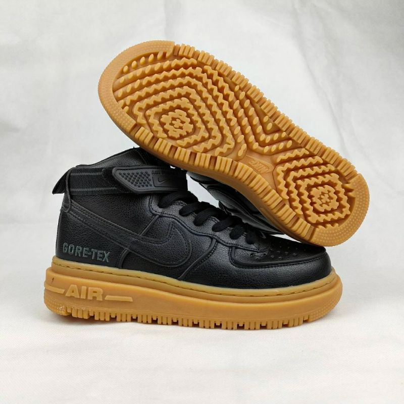 Sepatu Nike Air Force 1 Luxe Mid x GORE-TEX Black Gum Buat Cowok