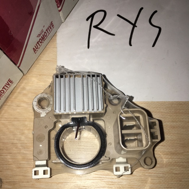 IC REGULATOR ALTERNATOR L200, TERRANO SOKET 2