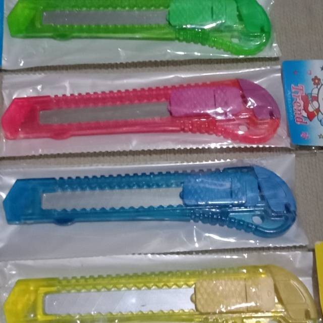 

Cutter besar Autostop Pisau Kater Plastik Besar Warna Warni Bening