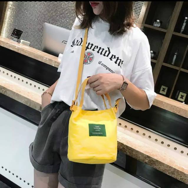 Tas Fashion wanita ori kanvas simple bisa selempang muat HP cewek korea style