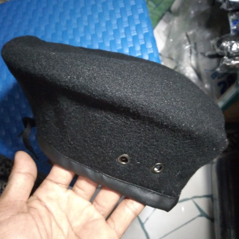 Baret hitam tebal laken buat Banser