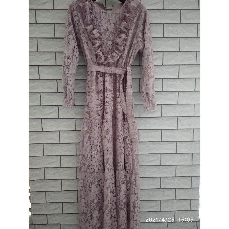 Dress brukat lora warna nude