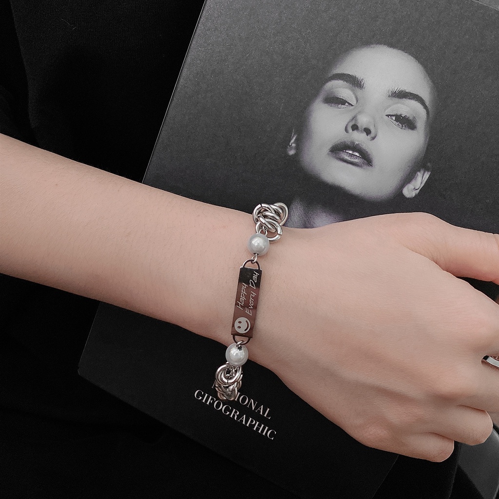 Special interest merek fashion titanium steel hip hop Gelang pria dan wanita reflektif Mutiara jahit