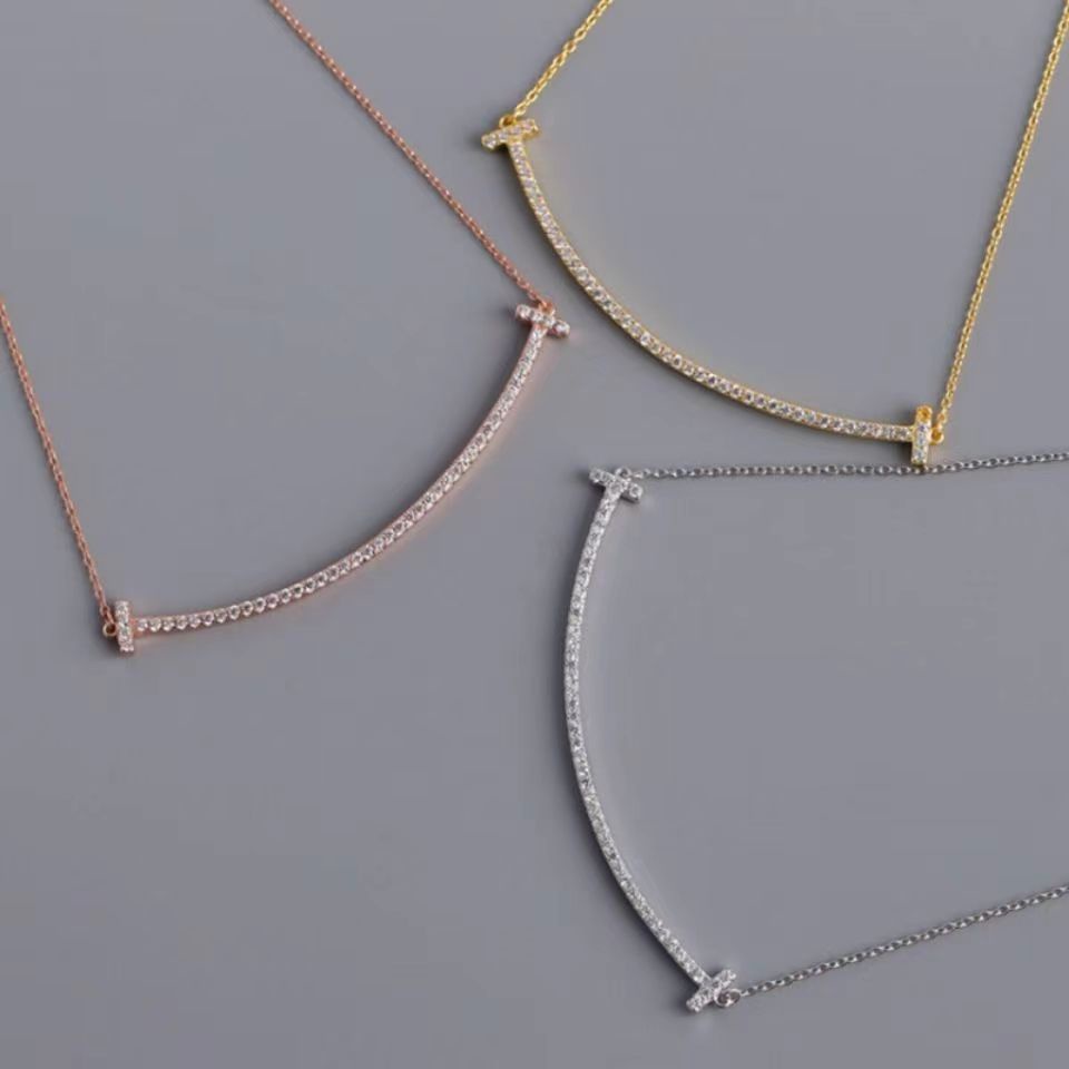 Kalung Smile Baja Titanium Anti Karat Ukuran Glossy Penuh Berlian Smiley Liontin Klavikula Rantai
